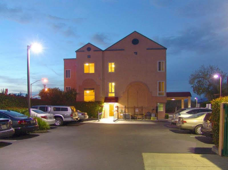 Vinea Hotel 2*